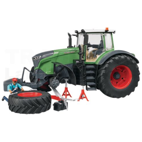 Traktor mit Mechaniker und Werkstattausstattung