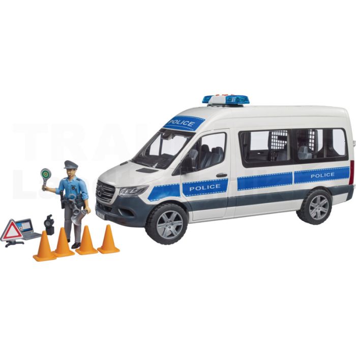 MB Sprinter Einsatzfahrzeug mit Polizist