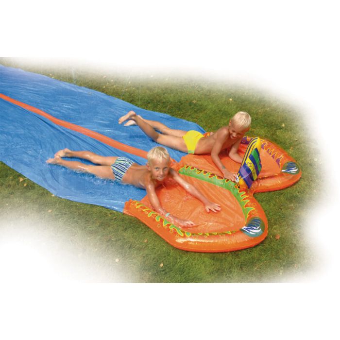 Wasserrutsche mit Zielfahne Wasserrutsche mit Zielfahne