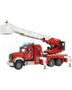 Feuerwehrleiterwagen mit Wasserpumpe