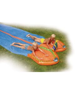 Wasserrutsche mit Zielfahne