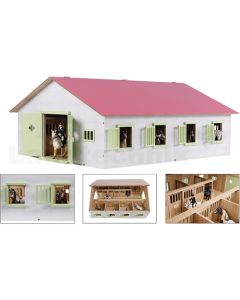 Holz-Pferdestall mit 7 Boxen