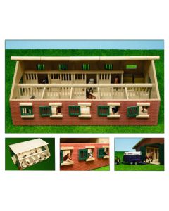 Holz Pferdestall mit 10 Pferdeboxen